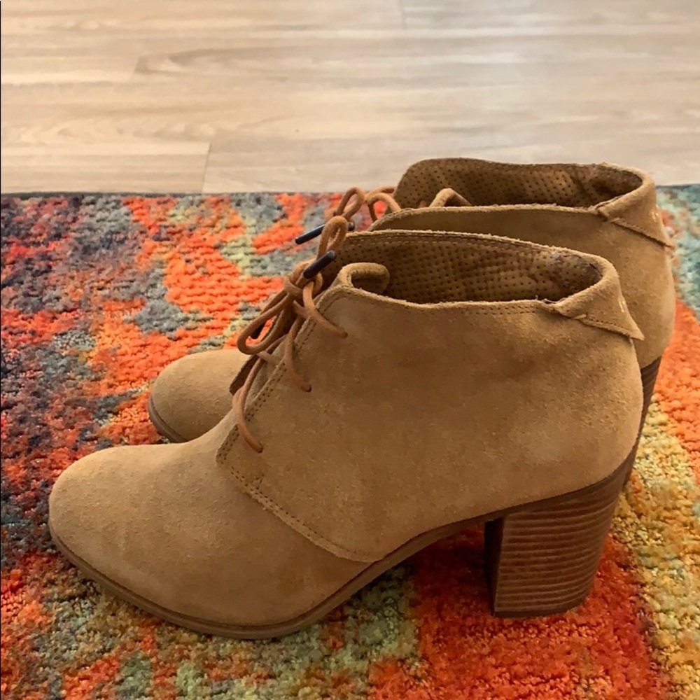NWOT Lunata Toms Camel in color